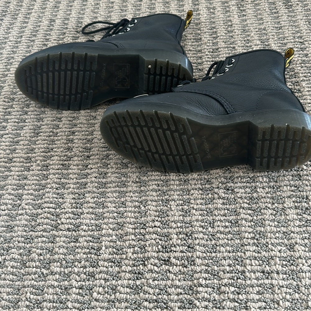 Dr Martens version of the Pascal sold in London only. Size 7 - Picture 4 of 5